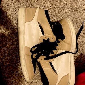 I’m selling this to earl money to buy a new phone